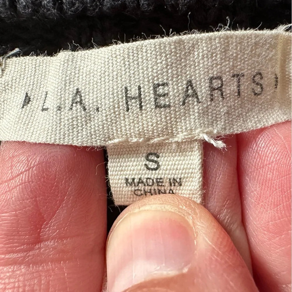L.A. Hearts Black Oversized Cropped Cutoff Black Crewneck Sweater size Small - Picture 3 of 3